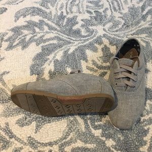 Women’s gray lace up Toms size 7